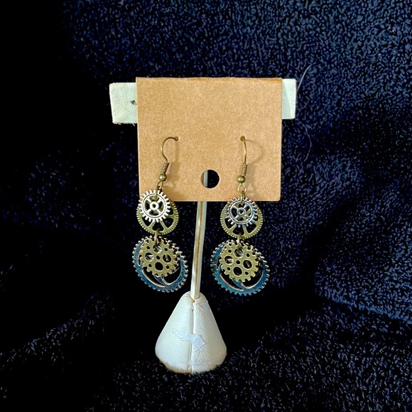 New Dangle Earrings - Picture 1 of 4
